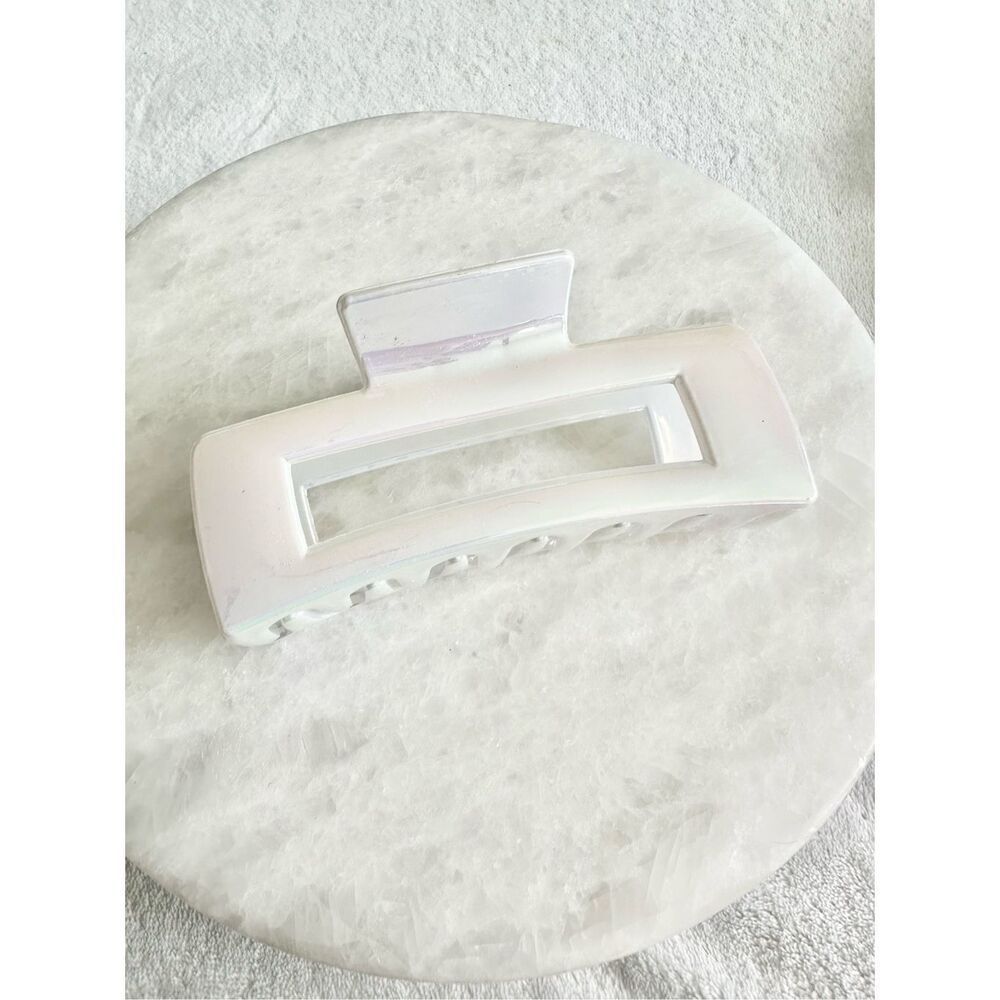 White color iridescent hair claw